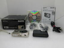 SANYO DSC-X1250 デジタルカメラ　12.1 MEGA 3x OPTICAL ZOOM 6.3-18.9mm 1:3.1-5.9 【ANO074】 _画像1