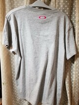 オークリー　Tシャツ　メンズLサイズ　グレー_画像3