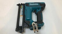 未使用に近い！ makita 18v 35mm充電式面木釘打 本体 ケース 取説 釘×4個 付属【 FN350DZK 】 ◆領収書発行OK マキタ_画像3