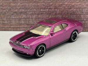 即決有★マッチボックス MATCHBOX DODGE CHALLENGER SRT8 ダッジ チャレンジャー 紫 パープル★ミニカー