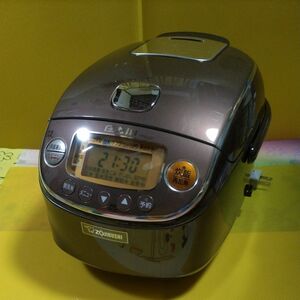 ★ ZOJIRUSHI 圧力IH炊飯ジャー NP−RJ05（3合炊き）MADE IN JAPAN　日本製　（極め炊き）