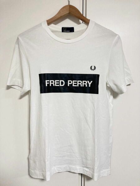 【送料無料】FRED PERRYフレッドペリーのTシャツ　 Sサイズ　白　ホワイト