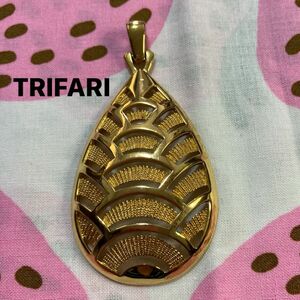 TRIFARI/トリファリ　ペンダントトップ　大ぶり　ゴールド色　オシャレ　存在感　ヴィンテージ