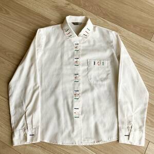 刺繍 ステッチ ストライプ ボーダー デザインシャツ ブラウス サーモンピンク トリコロール 替えボタン 日本製 小さいサイズ 伊勢丹 百貨店