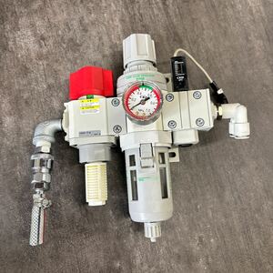 ★I★CKD FILTER REGULATOR W3000 / W3000-10-W-T8 中古品　A-211