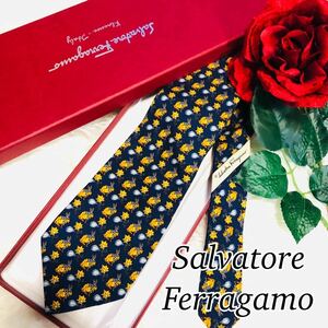 Salvatore Ferragamo サルヴァトーレフェラガモ メンズ 男性 紳士 ネクタイ 総柄 ネイビー 紺 結婚式 ビジネス 二次会 お洒落 剣先 9.3cm