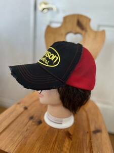 超美品 VANSON バンソン メッシュキャップ 帽子 ベントブリム 豪華ロゴ刺繍 オーバルロゴ レッド×ブラック sizeフリー
