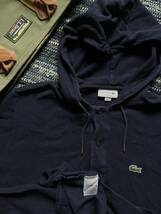 美品 モロッコ製 LACOSTE ラコステ ワニ刺繍 高品質素材 RELAXCLED FIT プルオーバー フーディ 半袖シャツ size5(XL) ネイビー 正規販売_画像4