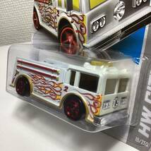 TREASURE HUNT!トレジャーハント！☆ホットウィール☆ ファイヤー イーター 白　カード破れあり　Hot Wheels _画像3