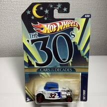 【Walmart限定】☆ホットウィール☆ '32 フォード　Cars Of The Decades Hot Wheels _画像2