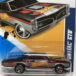 【Walmart限定】☆ホットウィール☆ '67 ポンティアック GTO レースチームシリーズ 黒 ウインドバナー付き　Hot Wheels 