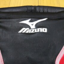 アクセルスーツ Lサイズ 光沢 ブラック×レッド×ホワイト うろこ 競パン ハーフスパッツ 競泳水着 MIZUNO ミズノAccelSuits SwimSuits_画像2