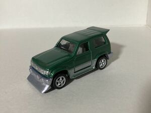 パジェロ 三菱PAJERO 分解 オンロード専用?前後パテ盛りデコボコ全塗装 他社タイヤ付 1/61 日本製トミカ30 同梱金土終了分.水曜迄支払厳守