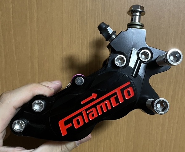 台湾Folamdo-右黒●ブレーキキャリパー●ピッチ40mm●アルミCNC●4POT●ブレンボ FRANDO シグナス V125 グロム ズーマー NSR NS1