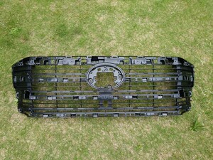 LandCruiser300 フロントGrille ジャンク品 ツメ折れ