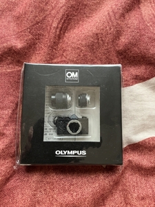 激安！　新品・未使用　OLYMPUS オリンパス OM-1 カメラ ミニチュア ストラップ 黒色(ブラック) ドールハウス　 OM SYSTEM 　レア！