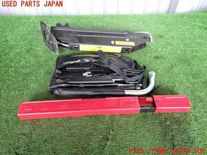 2UPJ-93387805]アウディ・Q5(8RCALF)車載工具 中古