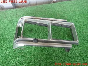 2UPJ-10111140]ランクル60系(HJ61V)右ヘッドライトリム 【ジャンク部品】 中古