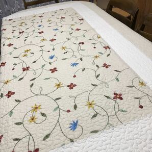 新品 マルチカバー ソファーカバー ベッドカバー キルト 刺繍 花柄 200×200㎝ 綿100% 川島織物セルコンの画像6