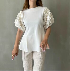 ★新品タグ付き★ HOWDY. furi furi blouse アイボリー