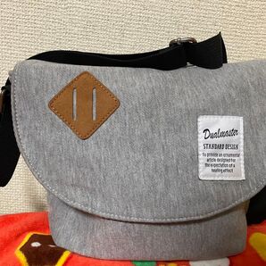 ボディーバッググレー