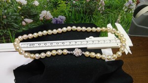 B0518-真珠、ゴールドがかったほんのりピンクの真珠色、９mm玉、42cm
