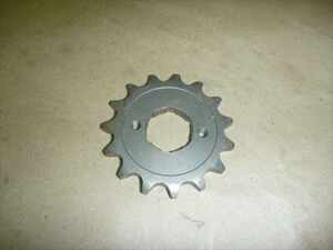 CB72 CB77 CL72 CL77 drive sprocket (15T) unused dirt, rust equipped 