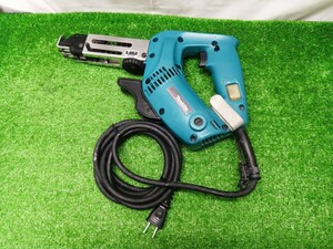 中古品 makita マキタ 100V オートパック スクリュードライバ 6830