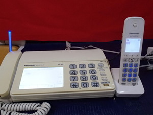Panasonic personal faks.....KX-PD703-W беспроводная телефонная трубка имеется беспроводная телефонная трубка KX-FKD602-W сенсорная панель specification . электро- час телефонный разговор соответствует 