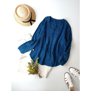 Usaato...usato[...,... put on .. is still here.] long sleeve key neck blouse pull over blue (21K+9776)