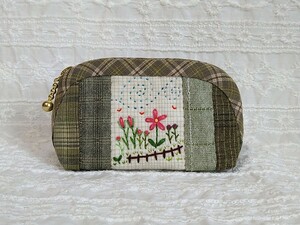  Mini pouch! embroidery & stitch! case! change purse .! hand made! patchwork!. dyeing [green]