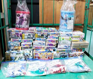 【中古・ジャンク】1円～ ガンダム プラモデル まとめ クシャトリヤ ズゴック ギャン アムロ セイラ シャア ボール グフ ジム BB戦士 他.,