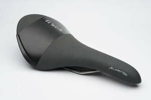 fi'zi:k Fizik ALIANTE R3 Regular kiumレール フィジーク アリアンテ レギュラー サドル 送料520円