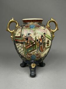 D14) 薩摩 飾壺 双耳 金彩色絵 三足花瓶 高さ約30cm 壺 美人画 花器 フラワーベース 豪華 和柄 インテリア 和風オブジェ 飾壺 置物 