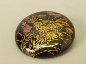 凰霞作 花金蒔絵帯留 ブローチ 螺鈿細工 漆塗 漆芸 装身具 シルバー金具 和装小物 共箱