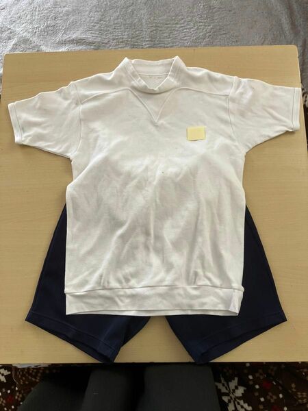 白半袖トレーニングシャツと紺トレーニングハーフパンツのセット 150cm 体操服 体育着