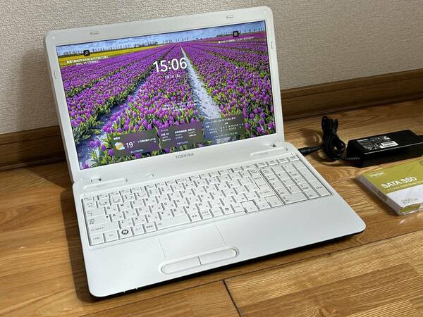 新品Ssd256g 5年保証 / 15.6型ノートパソコン東芝dynabook 白 使用感少★中古動作品 i7 8Gメモリ 無線 Win11Pro Office済 即使用できます！