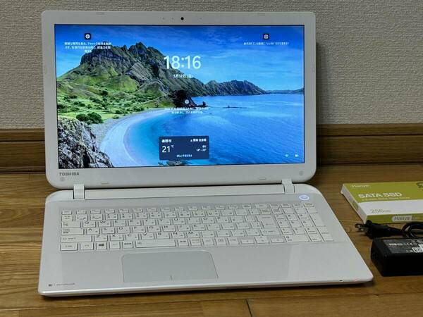 新品Ssd256g 5年保証 / 15.6型ノートパソコン東芝dynabook 白 使用感少★中古動作品 i7 8Gメモリ 無線 Win11Home Office即使用できます！