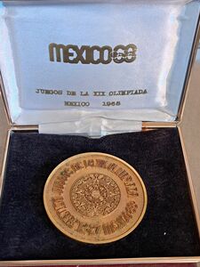 1968年 メキシコオリンピック 記念メダル　黄色　ケース入り コレクション メダルオリンピックメダル