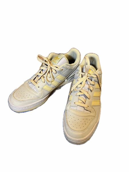 adidas スニーカー　FORUM LOW CL sand