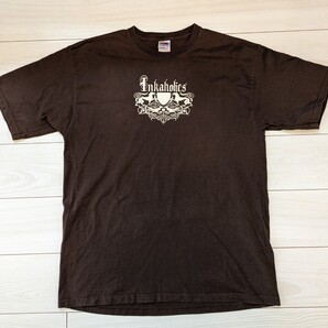 送料無料 Inkaholics TATTOO SHOP インカホリックス タトゥーショップ XL Tシャツ ブラウン系 フルーツオブザルーム