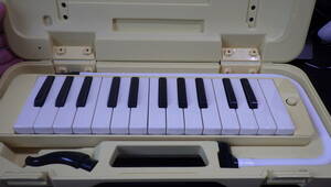 ヤマハ ピアニカ 25鍵 鍵盤ハーモニカ クリームイエロー P-25F 音楽 学童用 運動 教材 学童用品