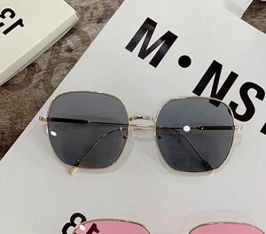 #*# sale #*# new goods lady's design sunglasses gray [ Sazaby Paul Smith lucky bag Coach Gucci ]