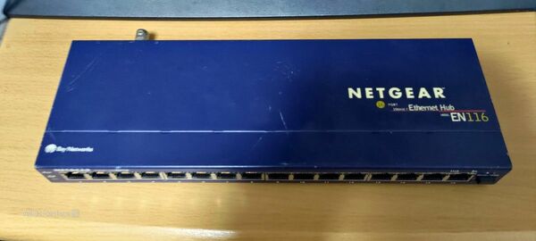 NETGEAR EN116 16ポートハブ