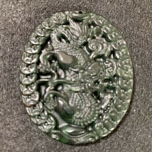 【Premio Fortuna】翡翠の金銭龍 ペンダントトップ 金運向上グッズ 軟玉 50ミリ×40ミリ 504072■■の画像5