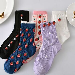 まとめ売り５足組　レディースソックス　可愛いイチゴ柄　カラフル5色　綿靴下　韓国