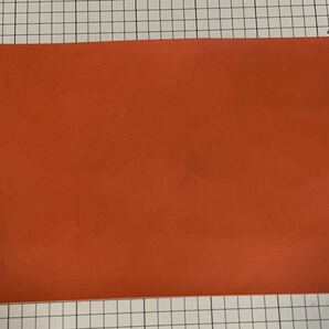 革 ハギレ 栃木レザー タンニン鞣し オレンジ2ミリ厚 A4サイズ5枚 おまけ11枚の画像3