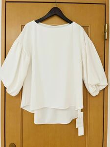 ディノス/カーラ(Cara) /ホワイト系ボリューム袖とろみカットソーM新品タグ付き ブラウス