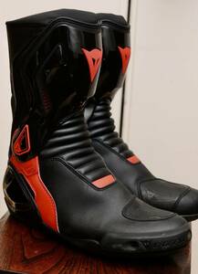 ダイネーゼ DAINESE nexus メンズ ライディングブーツ ネクサス size EU44 日本サイズ28cmくらい ブラック&ネオンレッド 美品