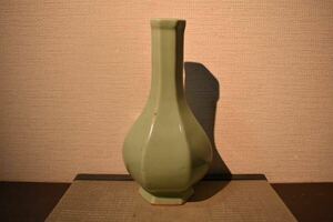 【GE】E473【コレクター所蔵品】時代 青磁六角花瓶 /中国古玩 中国美術 骨董品 時代品 美術品 古美術品